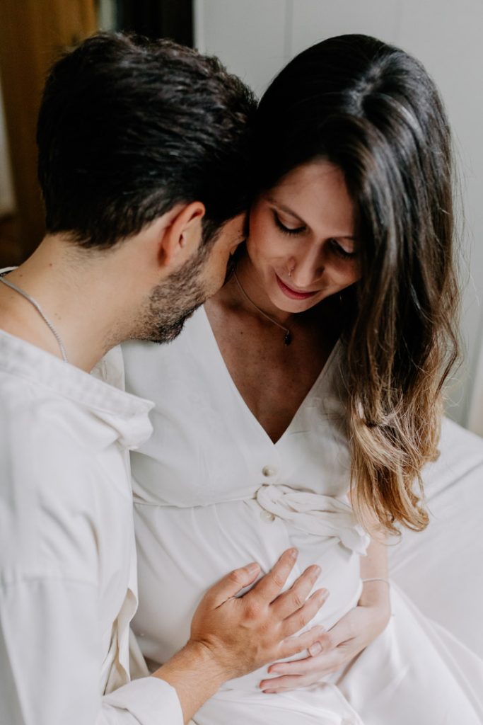 Intimate maternity photo session in London. London in home photo shoot. maternity photographer. Hampshire photographer. Ewa Jones Photography