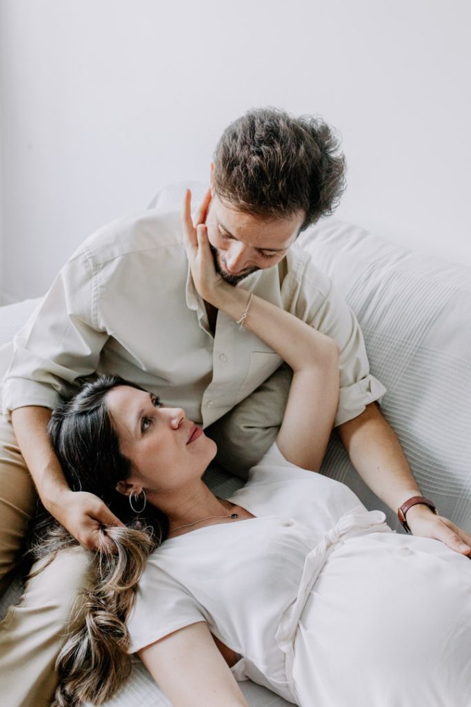 Natural and intimate maternity photo session. Hampshire photographer. London photoshoot. Stunning maternity session. Ewa Jones Photographer.