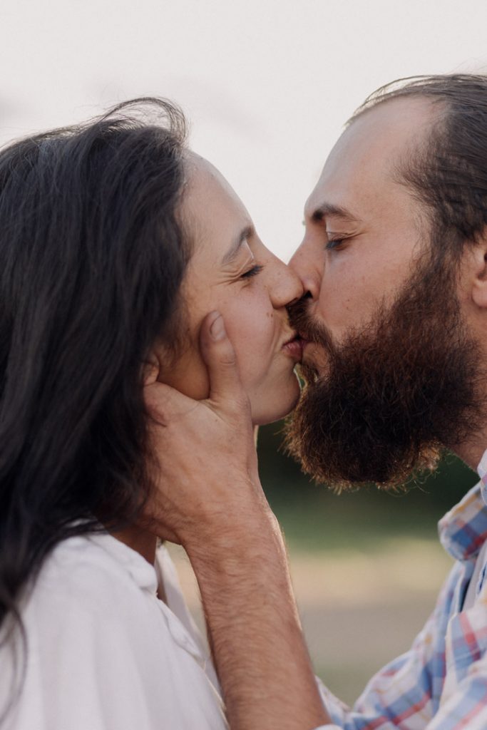 Close up of couple kissing. Hampshire photo shoot. Hampshire photographer. Ewa Jones Photography