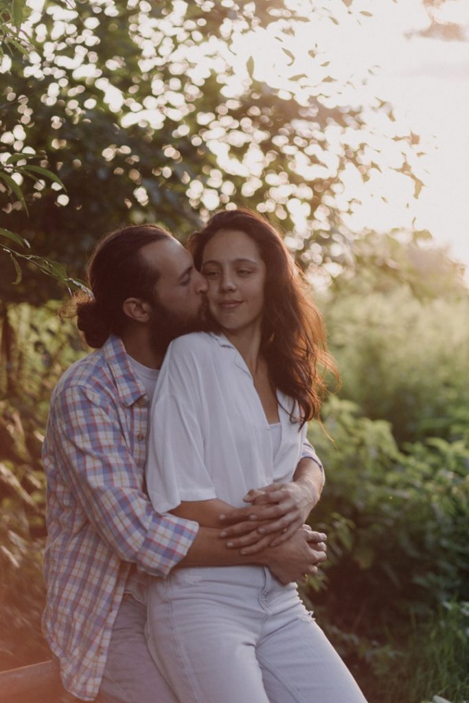 Intimate golden hour photo session in Hampshire country side. Hampshire photographer in Hampshire. Basingstoke photo session. Ewa Jones Photography
