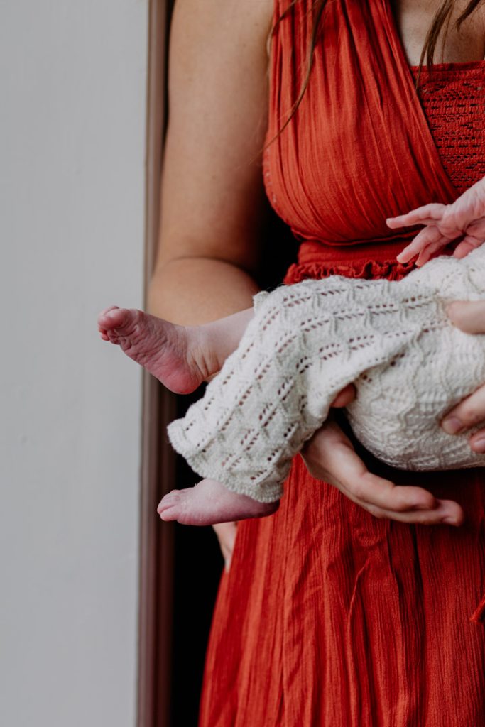 close up image of newborn baby feet. details shot. Lifestyle newborn photo shoot. Basingstoke family photographer. Ewa Jones Photography