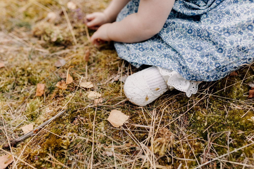 close up of childs toes. Hampshire family photographer. Ewa Jones Photography