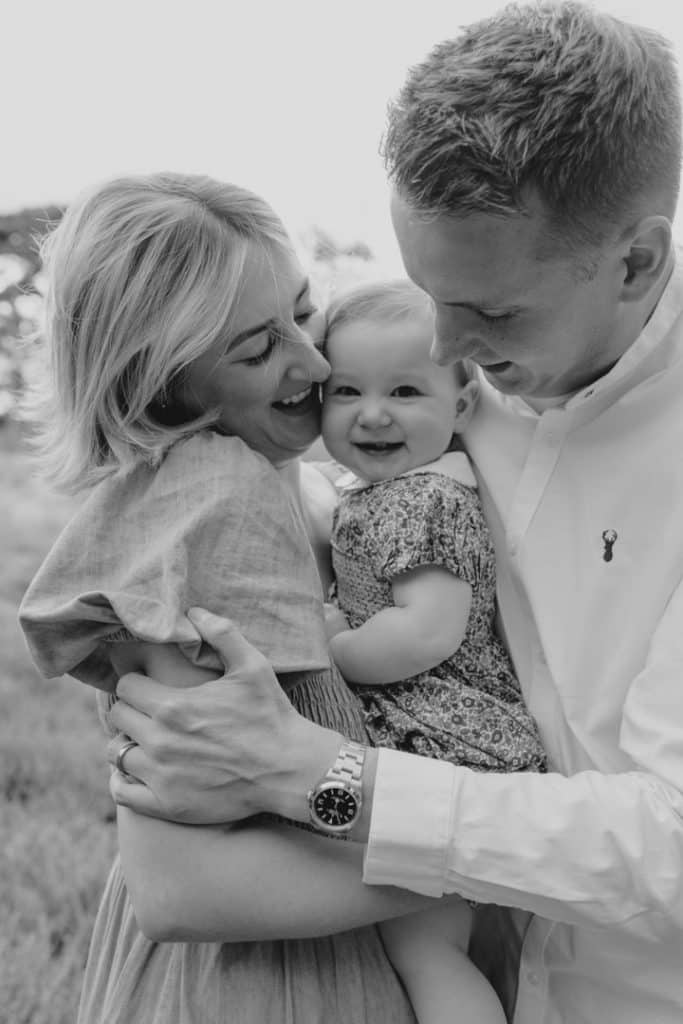 Intimate and natural family photo session outside. Hampshire family photographer. Hampshire photo session. Ewa Jones photography