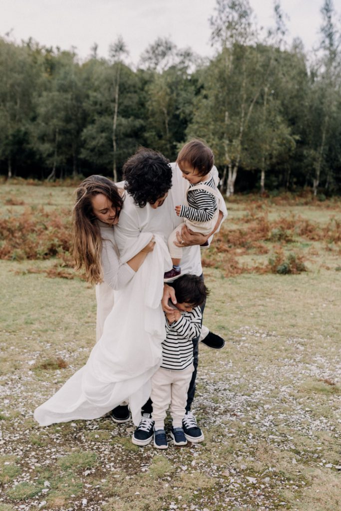 Family is cuddling close. Hampshire photographer. Family photo session in the New Forest. Hampshire family photo shoot. Ewa Jones Photography