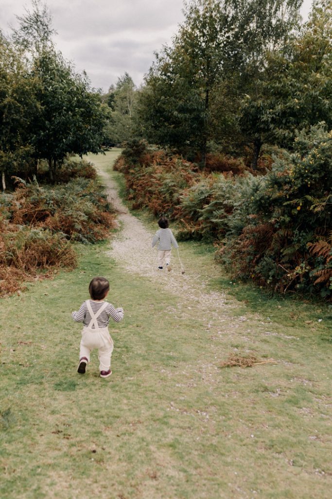 Two boys are running down the hill. family photo shoot in Hampshire. Hampshire and Basingstoke photographer. Ewa Jones Photography
