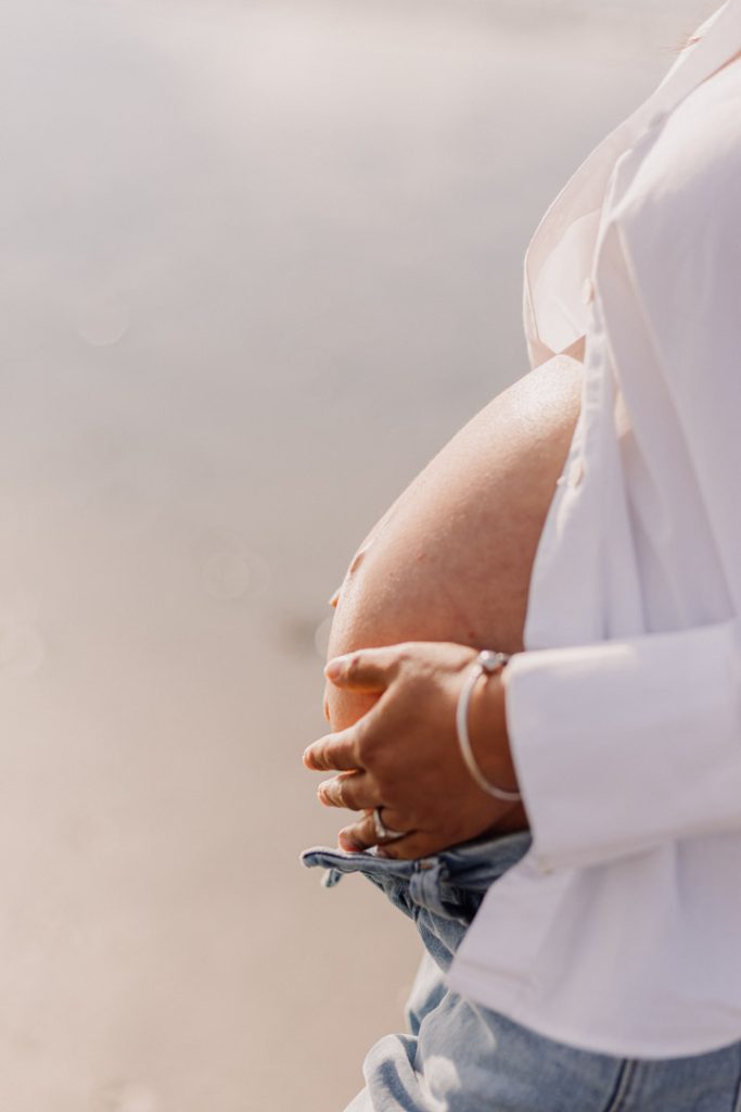 Close up of baby bump. ideas for maternity images. Hampshire photographer. Ewa Jones Photography